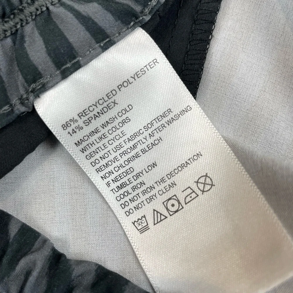 Tommy Bahama‎ IslandZone Men’s Small Gray Zebra Print Jogger Pants